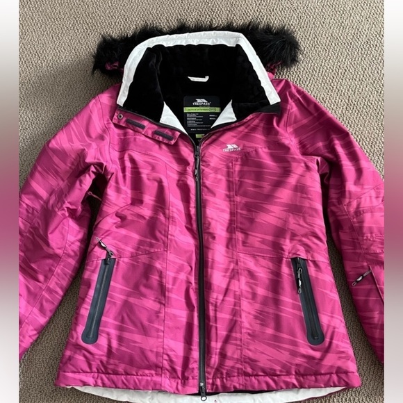 Trespass, technical performance, waterproof, breathable, windproof ski jacket - Picture 1 of 7